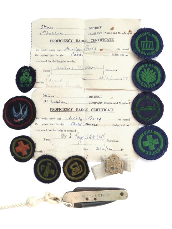 Girl Guides Scouting Penknife & Badges